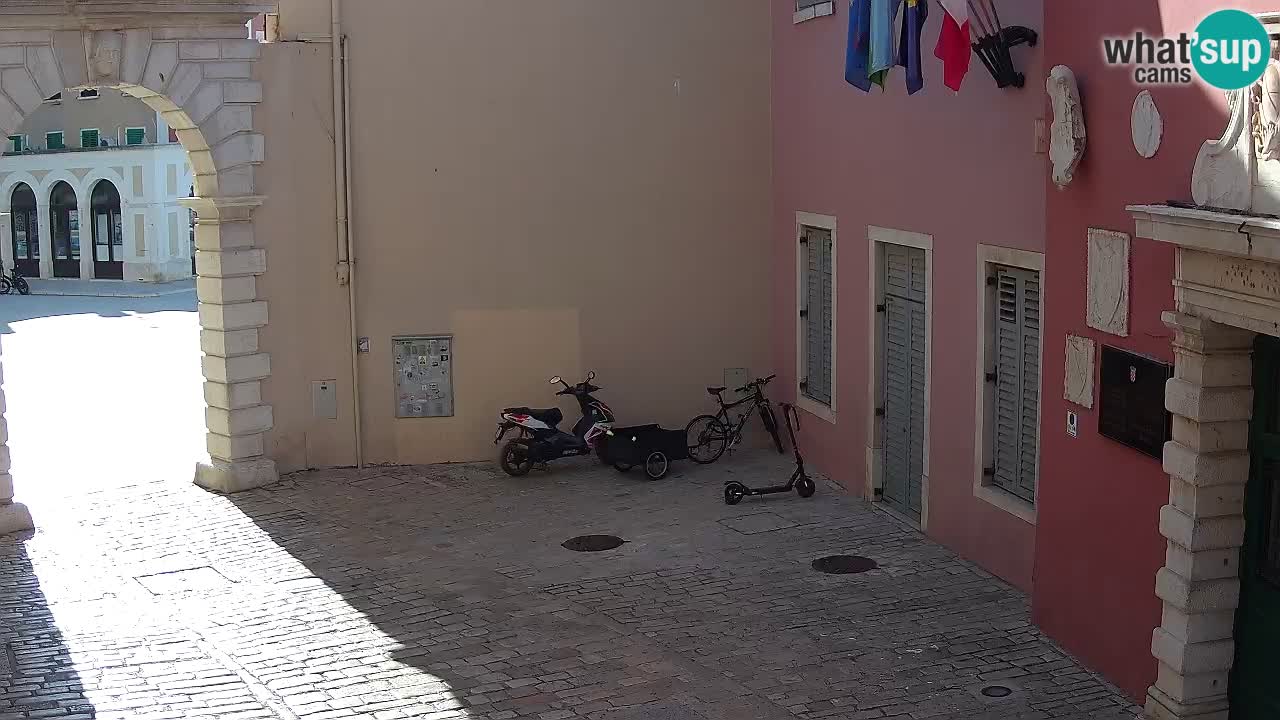 Webcam en vivo Rovinj – “Puerta de la ciudad” Proa de Balbi – Istria – Croacia