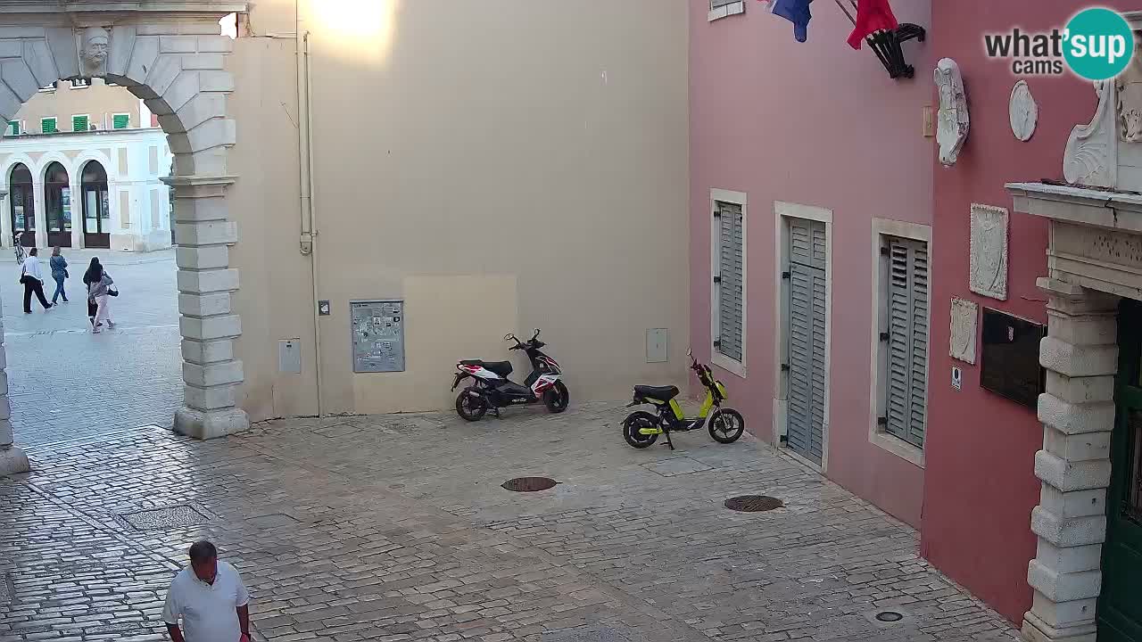 Live Rovigno webcam – Arco di Balbi “Porta della città” – Istria