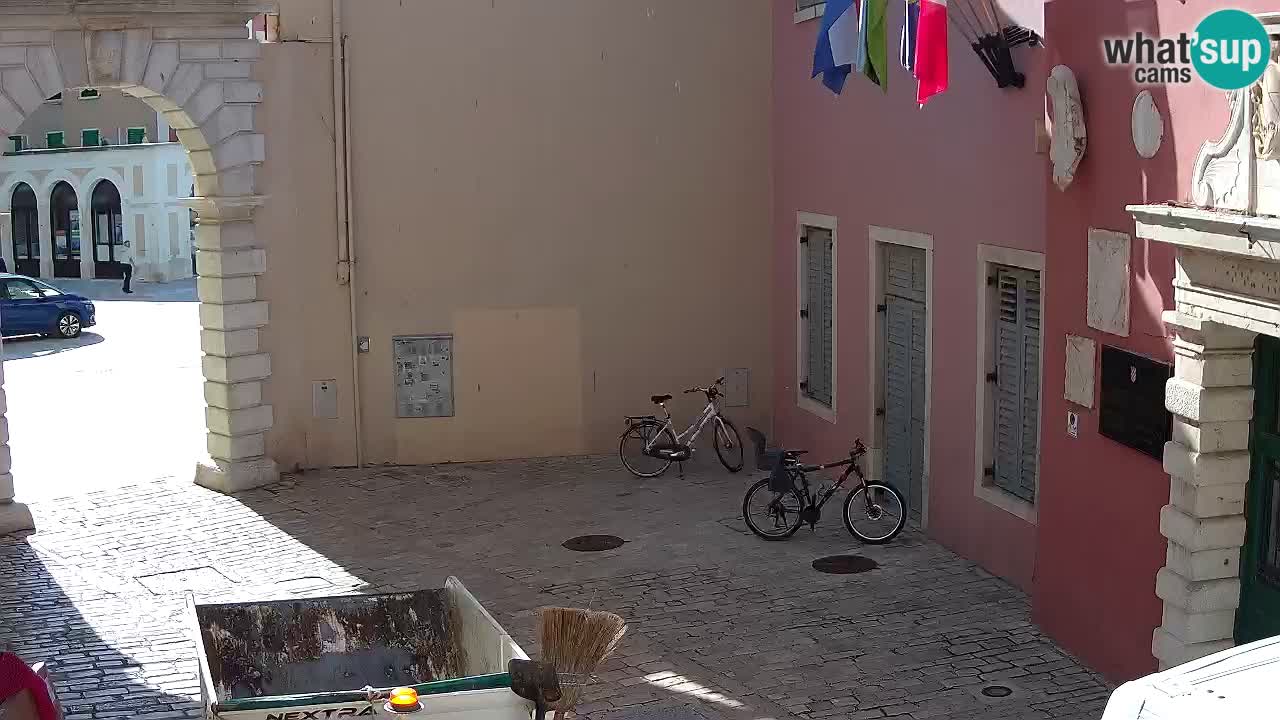 Live Rovigno webcam – Arco di Balbi “Porta della città” – Istria