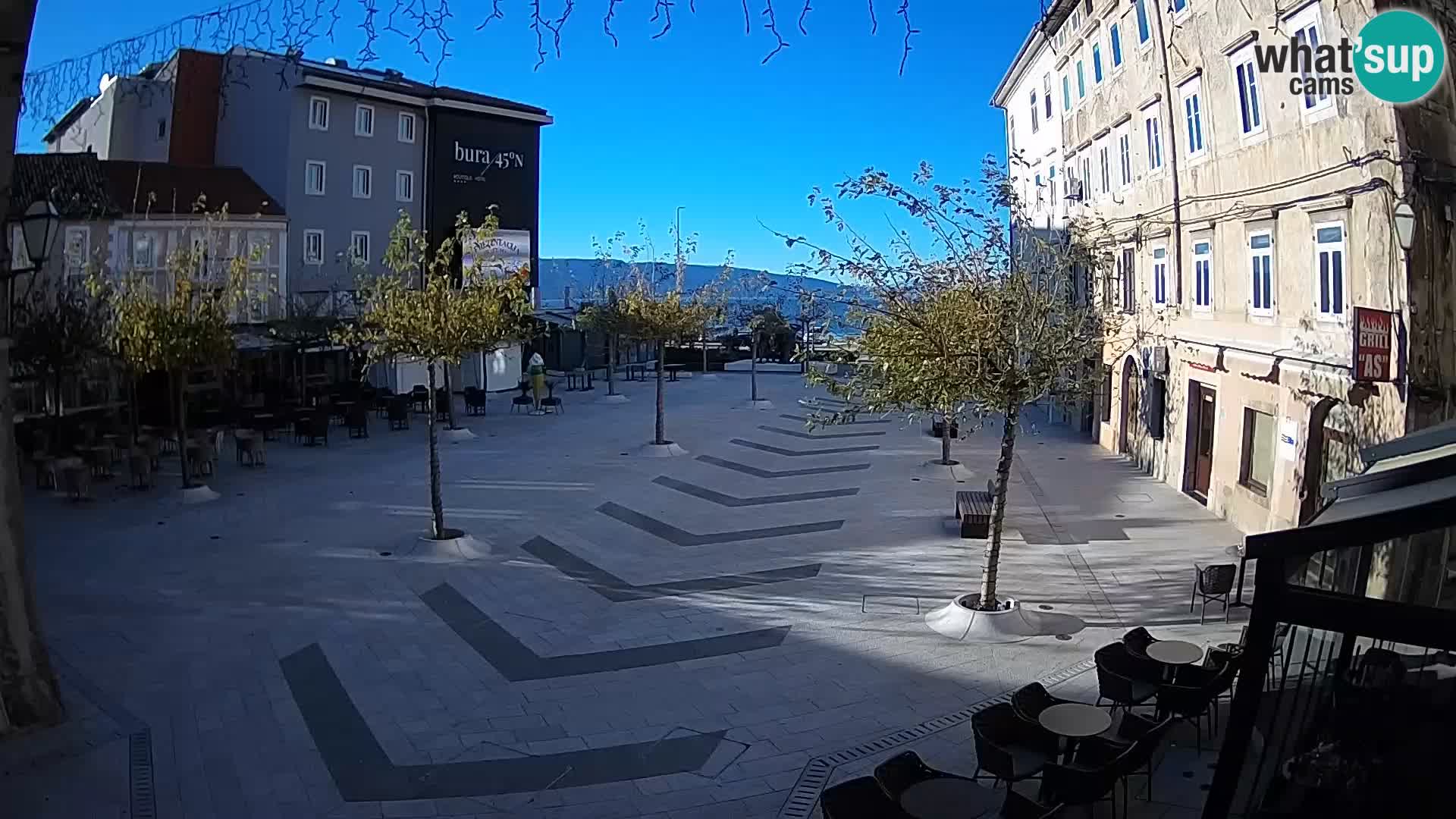 Center mesta Senj – Pavlinski trg – spletne kamere Dalmacija