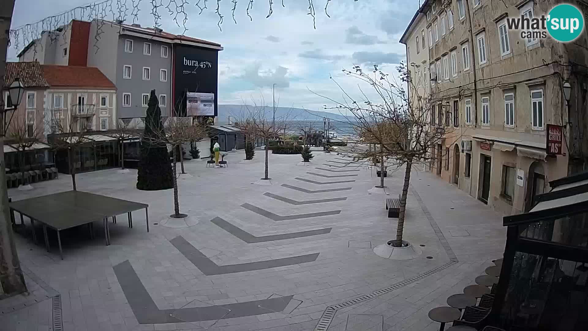 Zentrum der Stadt Senj – Pavlin platz – Live Cam Dalmatia