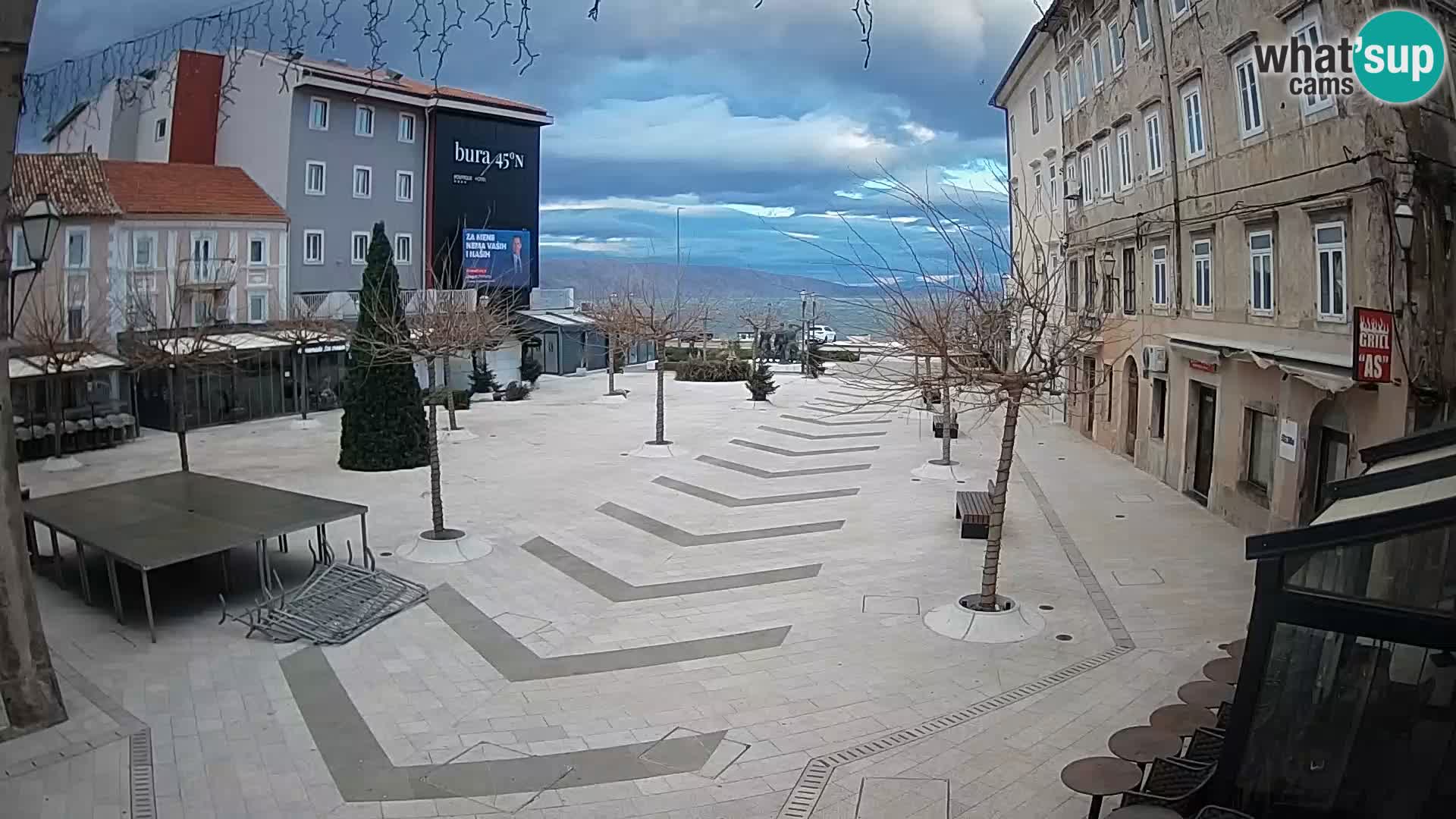 Zentrum der Stadt Senj – Pavlin platz – Live Cam Dalmatia