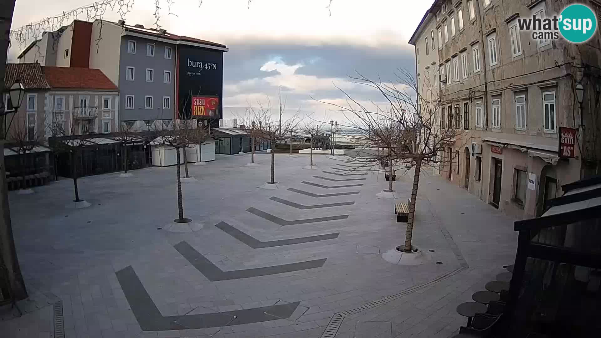 Centro de la ciudad de Senj – plaza Pavlin – Live Cam Dalmacia