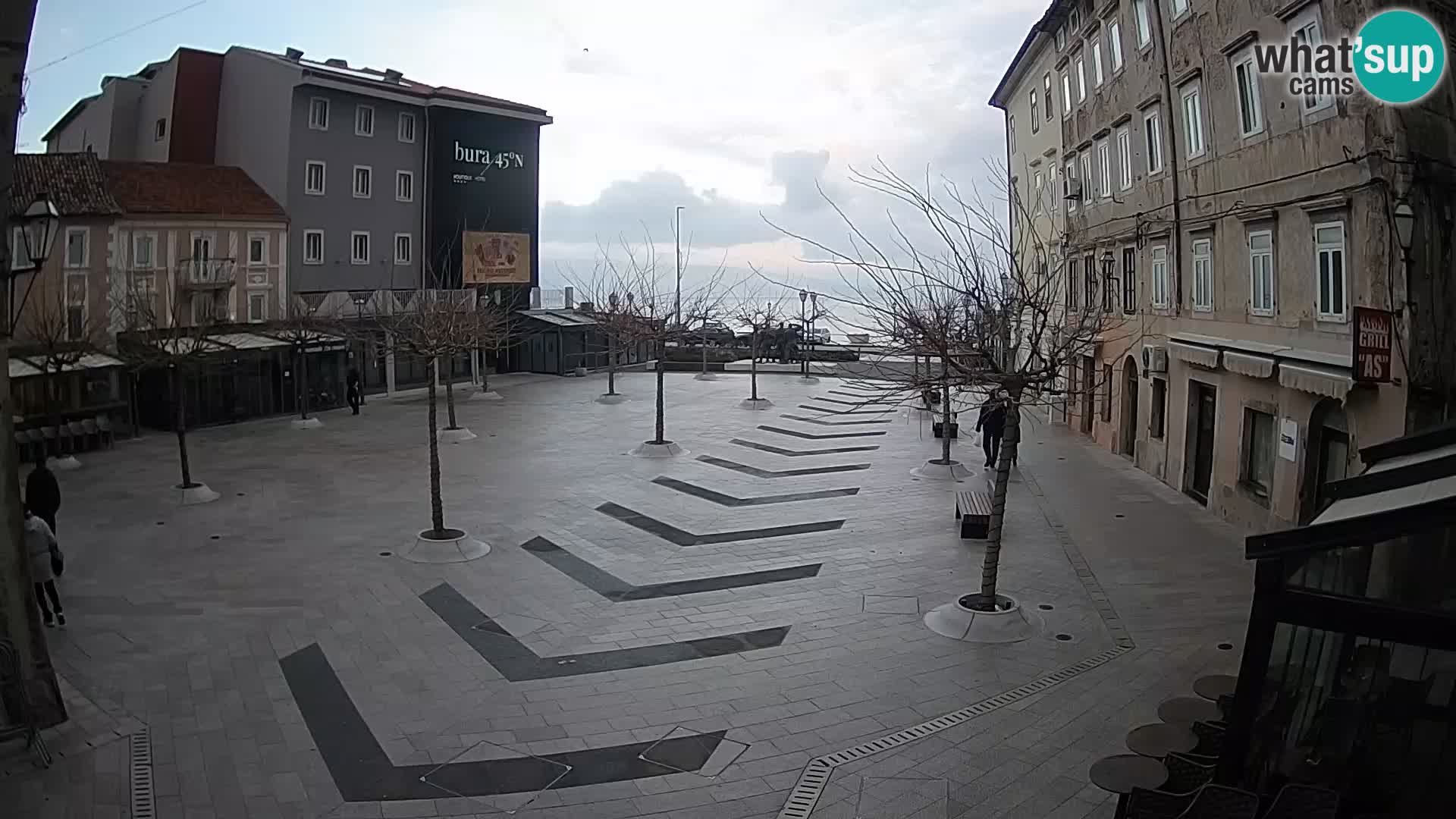 Zentrum der Stadt Senj – Pavlin platz – Live Cam Dalmatia