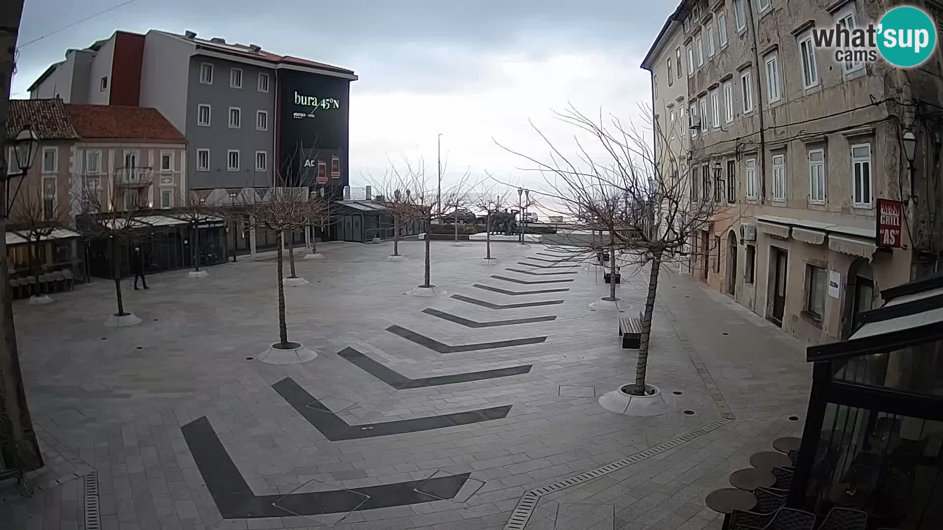 Zentrum der Stadt Senj – Pavlin platz – Live Cam Dalmatia