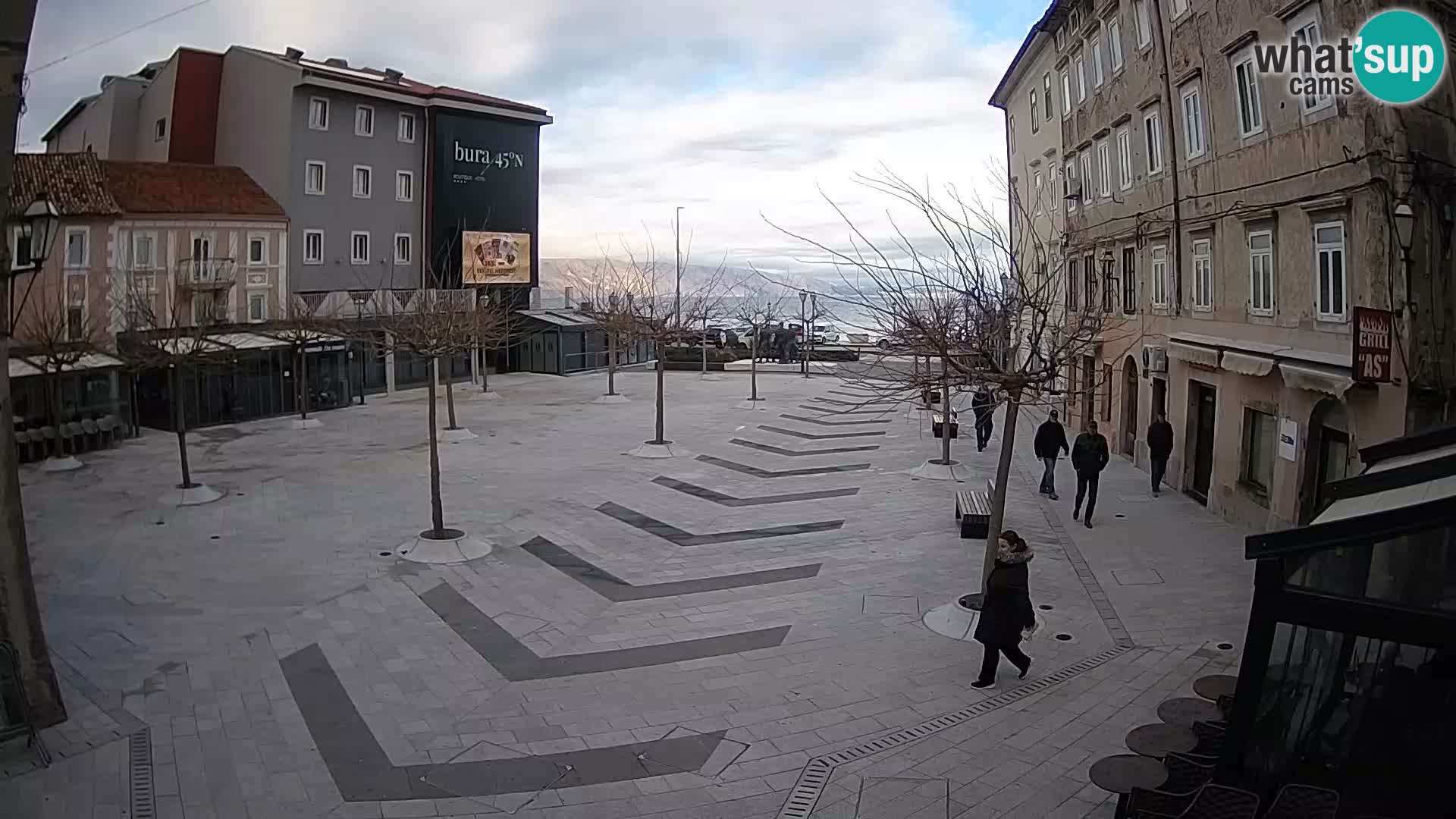 Zentrum der Stadt Senj – Pavlin platz – Live Cam Dalmatia