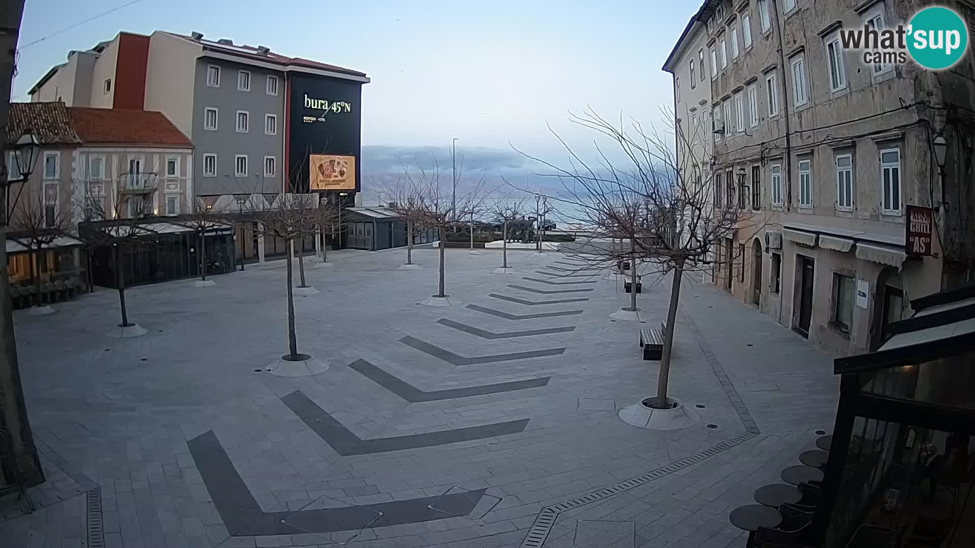 Zentrum der Stadt Senj – Pavlin platz – Live Cam Dalmatia