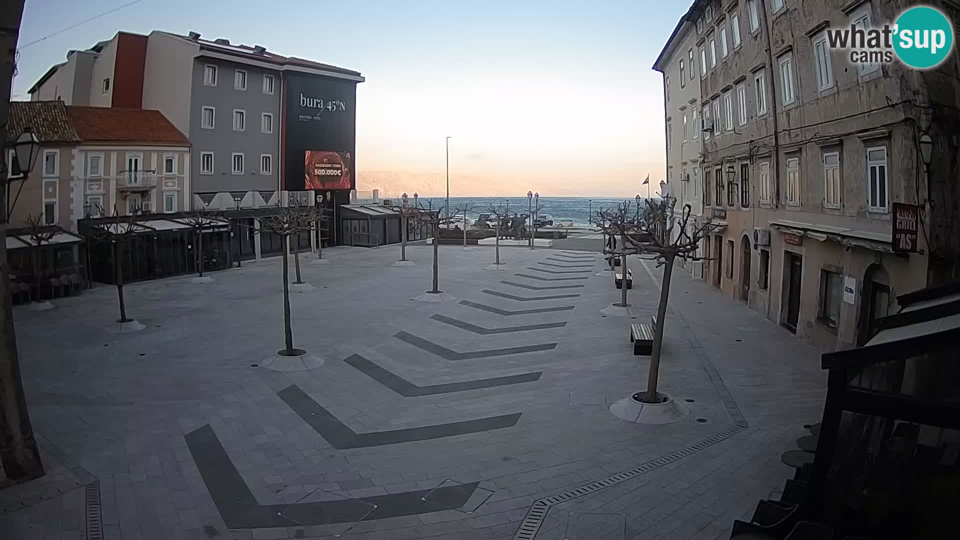 Zentrum der Stadt Senj – Pavlin platz – Live Cam Dalmatia