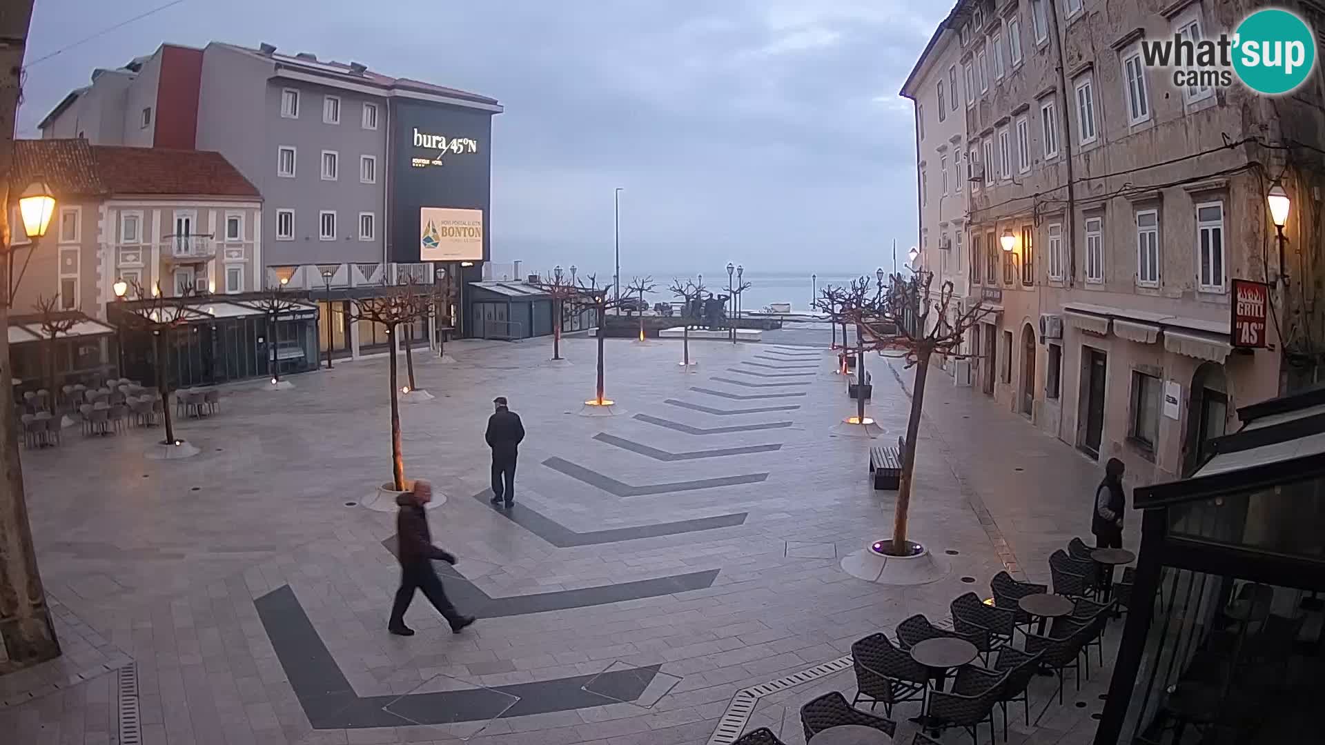 Zentrum der Stadt Senj – Pavlin platz – Live Cam Dalmatia