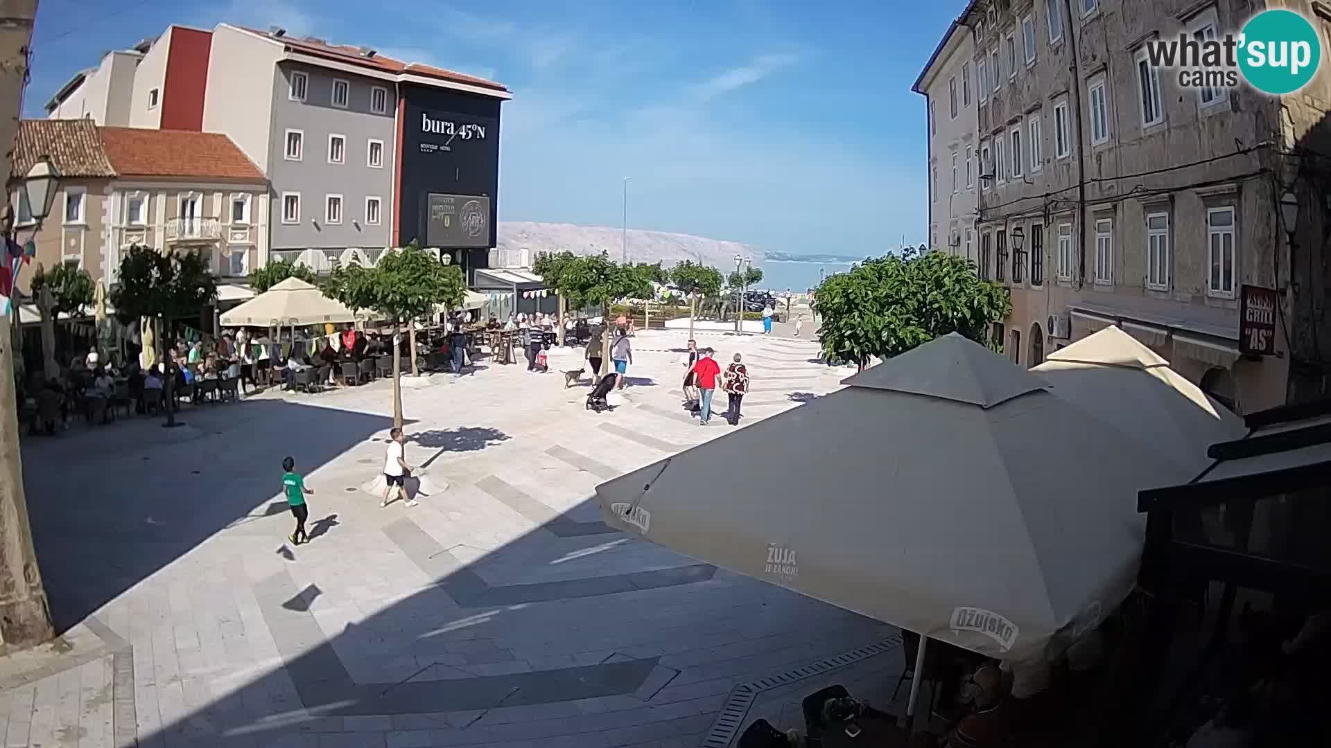 Centar grada Senja – Pavlinski trg – web kamere Dalmacija