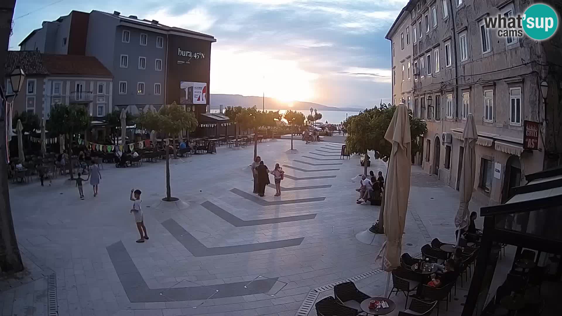 Centar grada Senja – Pavlinski trg – web kamere Dalmacija