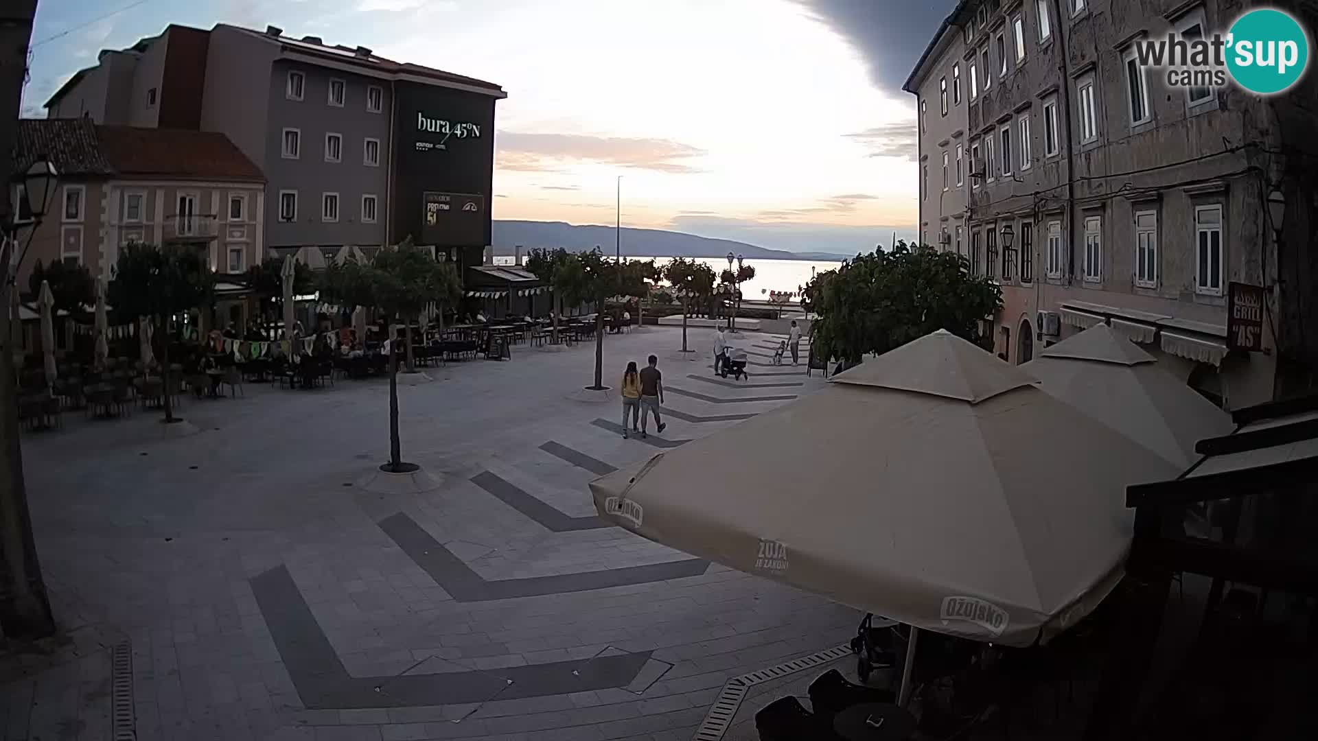 Centar grada Senja – Pavlinski trg – web kamere Dalmacija