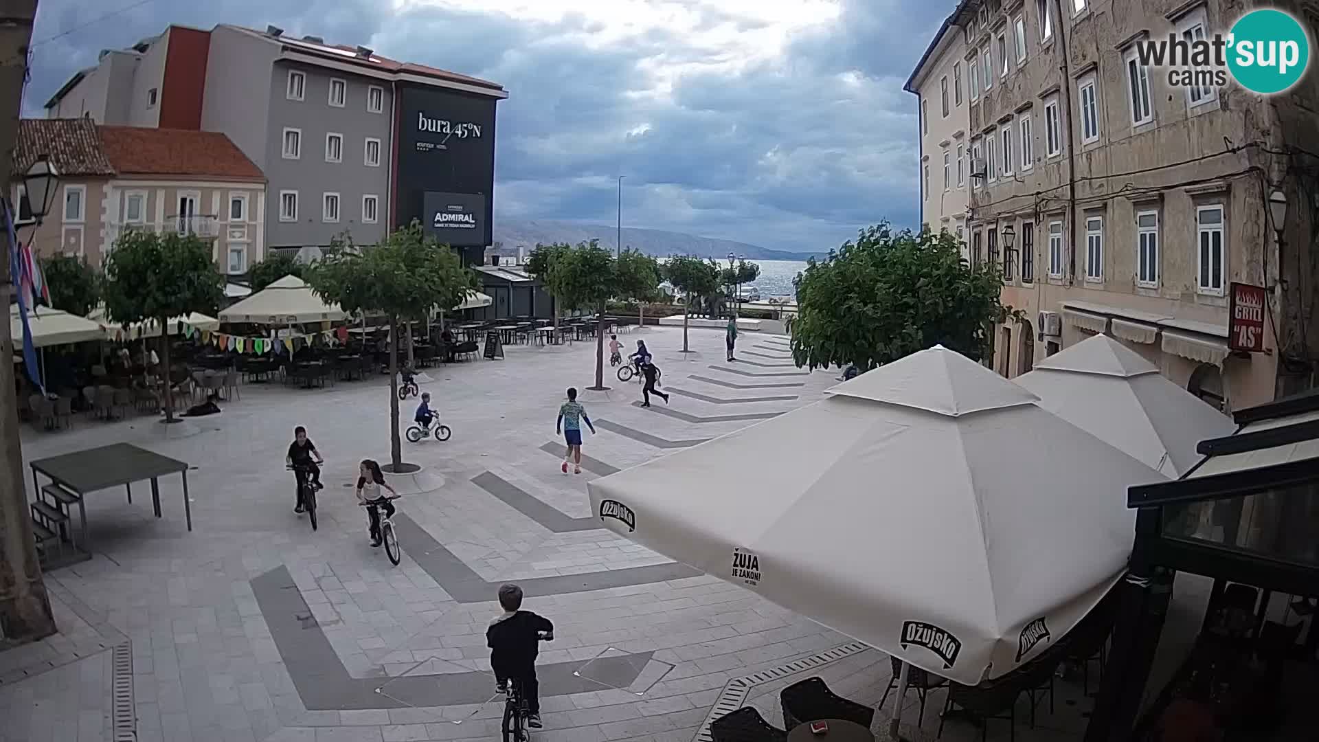 Centar grada Senja – Pavlinski trg – web kamere Dalmacija
