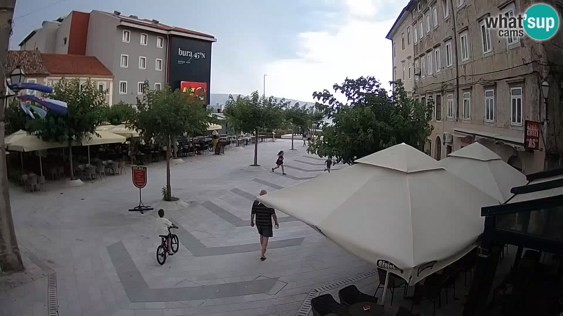 Centar grada Senja – Pavlinski trg – web kamere Dalmacija