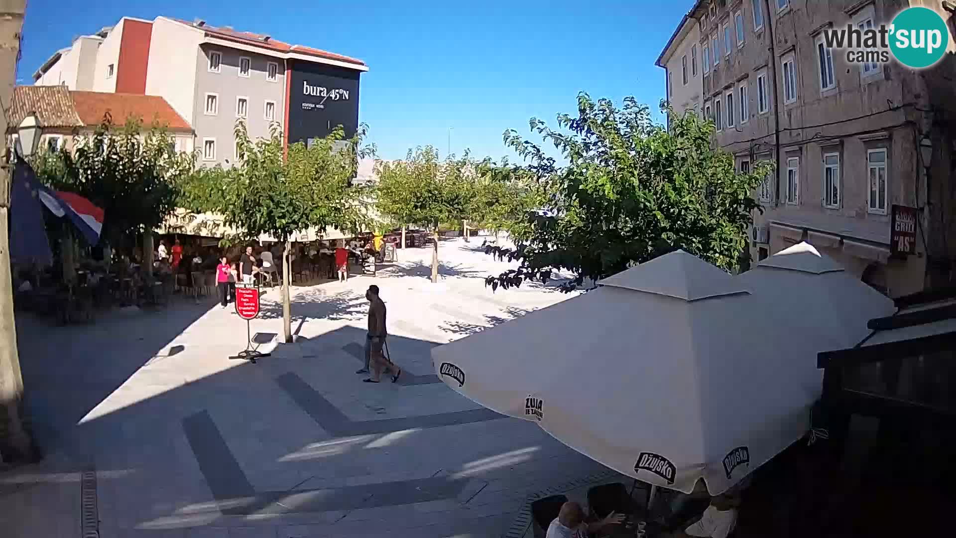 Centar grada Senja – Pavlinski trg – web kamere Dalmacija