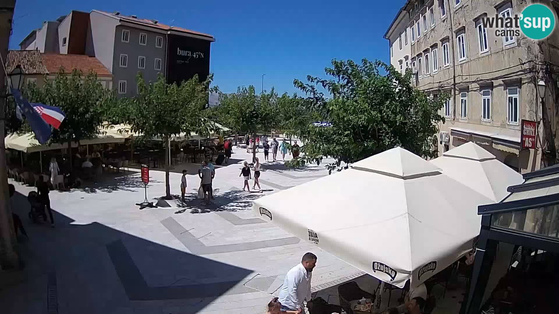 Centar grada Senja – Pavlinski trg – web kamere Dalmacija