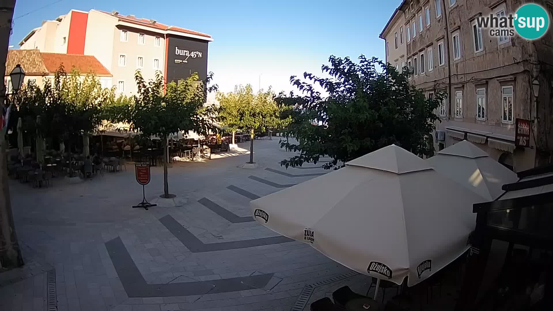 Centar grada Senja – Pavlinski trg – web kamere Dalmacija