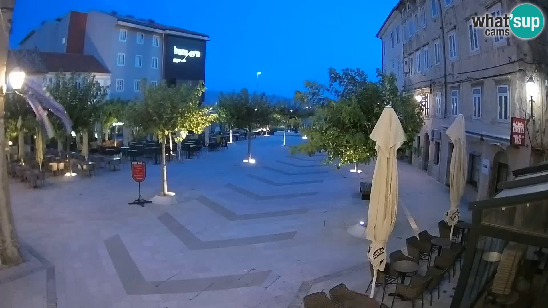 Centar grada Senja – Pavlinski trg – web kamere Dalmacija