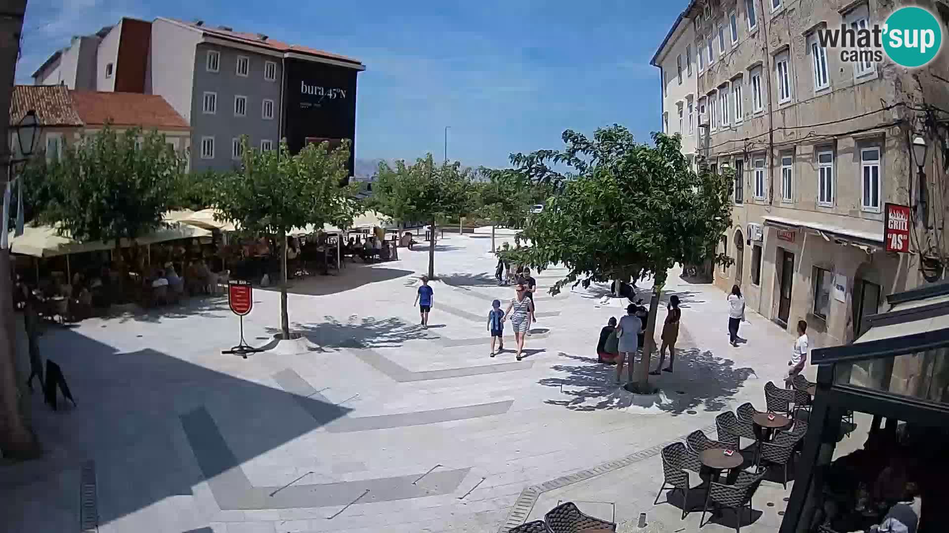 Centar grada Senja – Pavlinski trg – web kamere Dalmacija