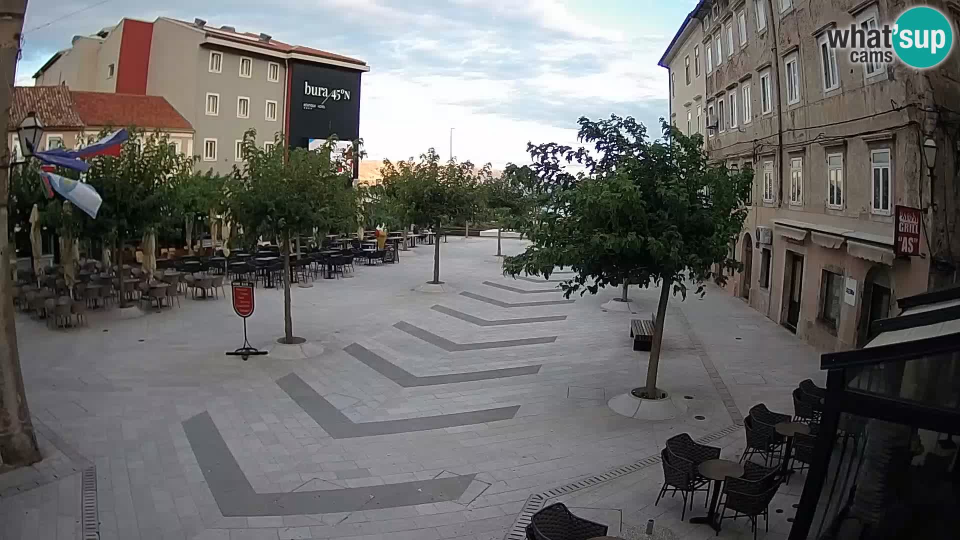 Centar grada Senja – Pavlinski trg – web kamere Dalmacija