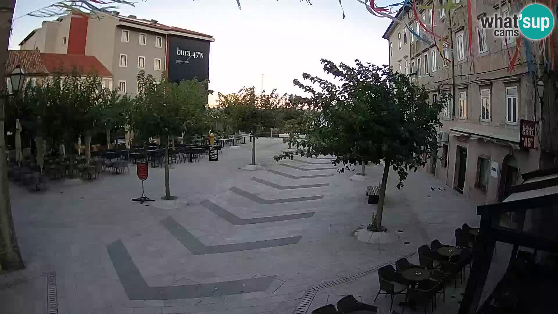 Centar grada Senja – Pavlinski trg – web kamere Dalmacija