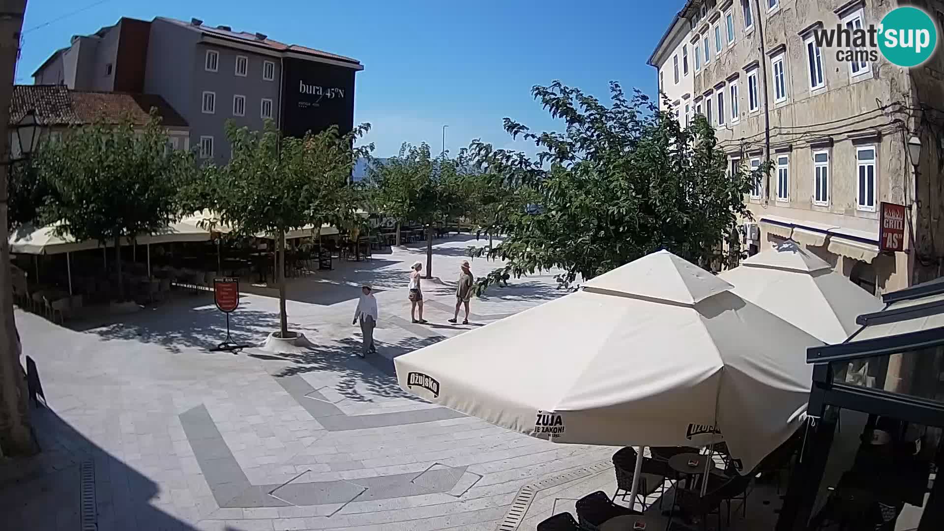 Centar grada Senja – Pavlinski trg – web kamere Dalmacija