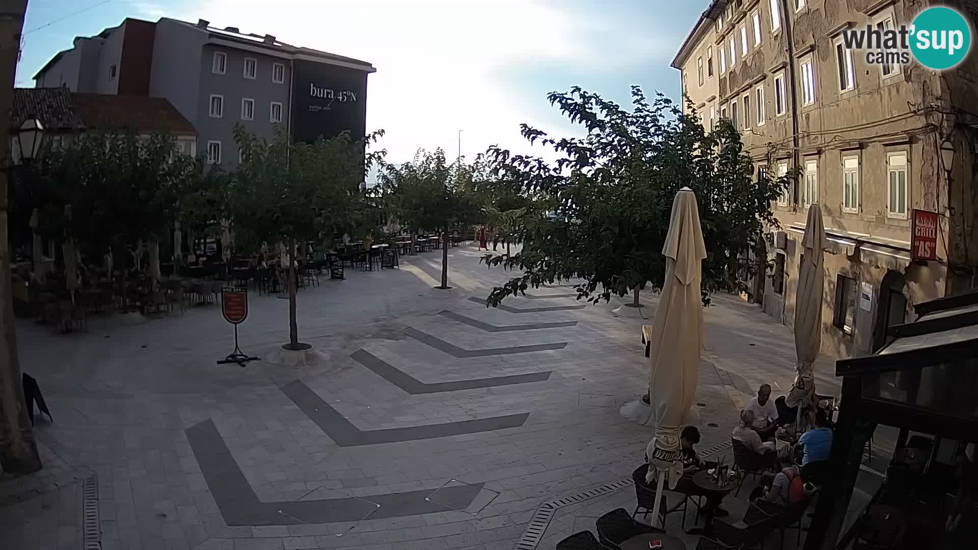 Centar grada Senja – Pavlinski trg – web kamere Dalmacija