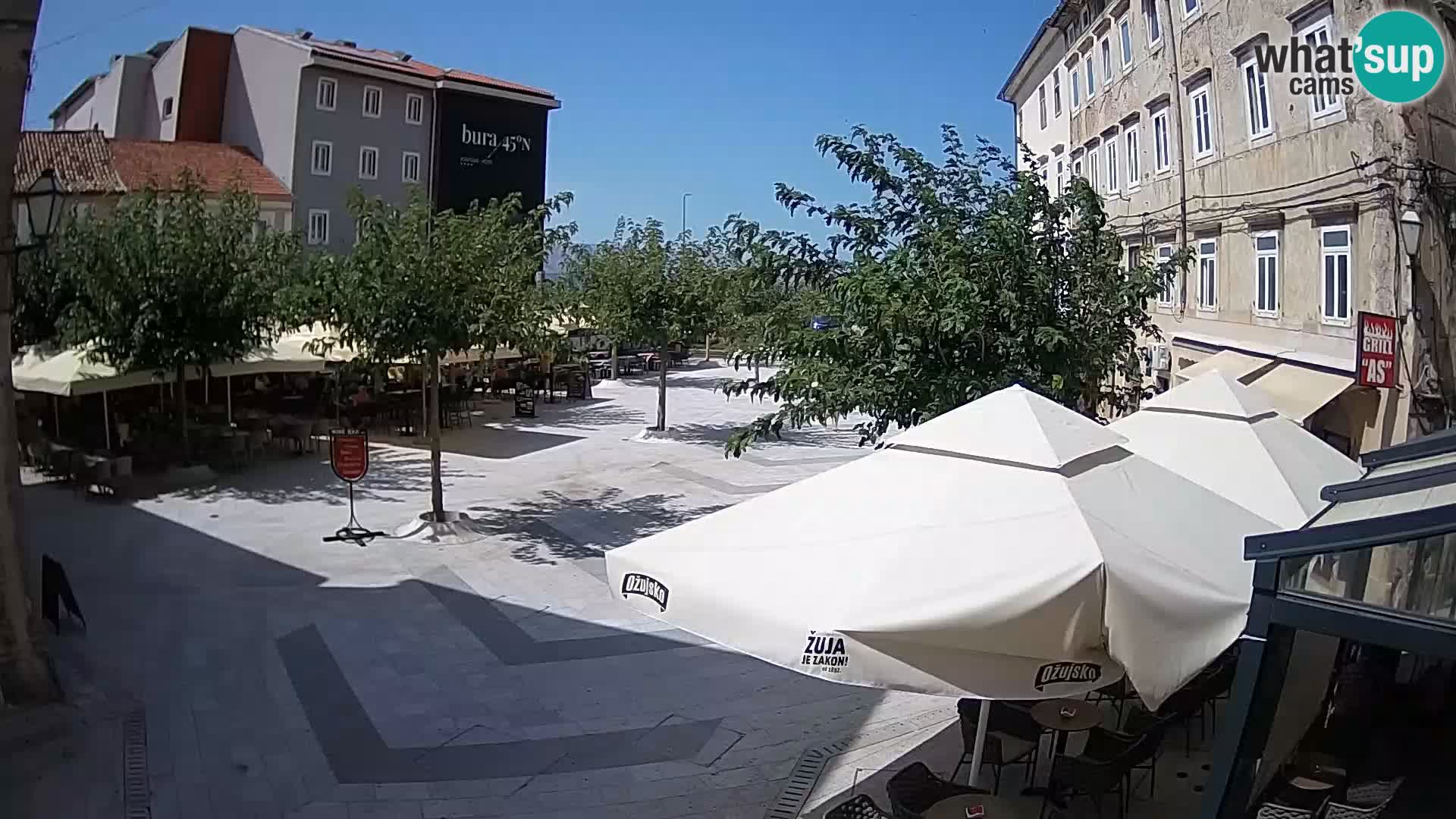Centar grada Senja – Pavlinski trg – web kamere Dalmacija