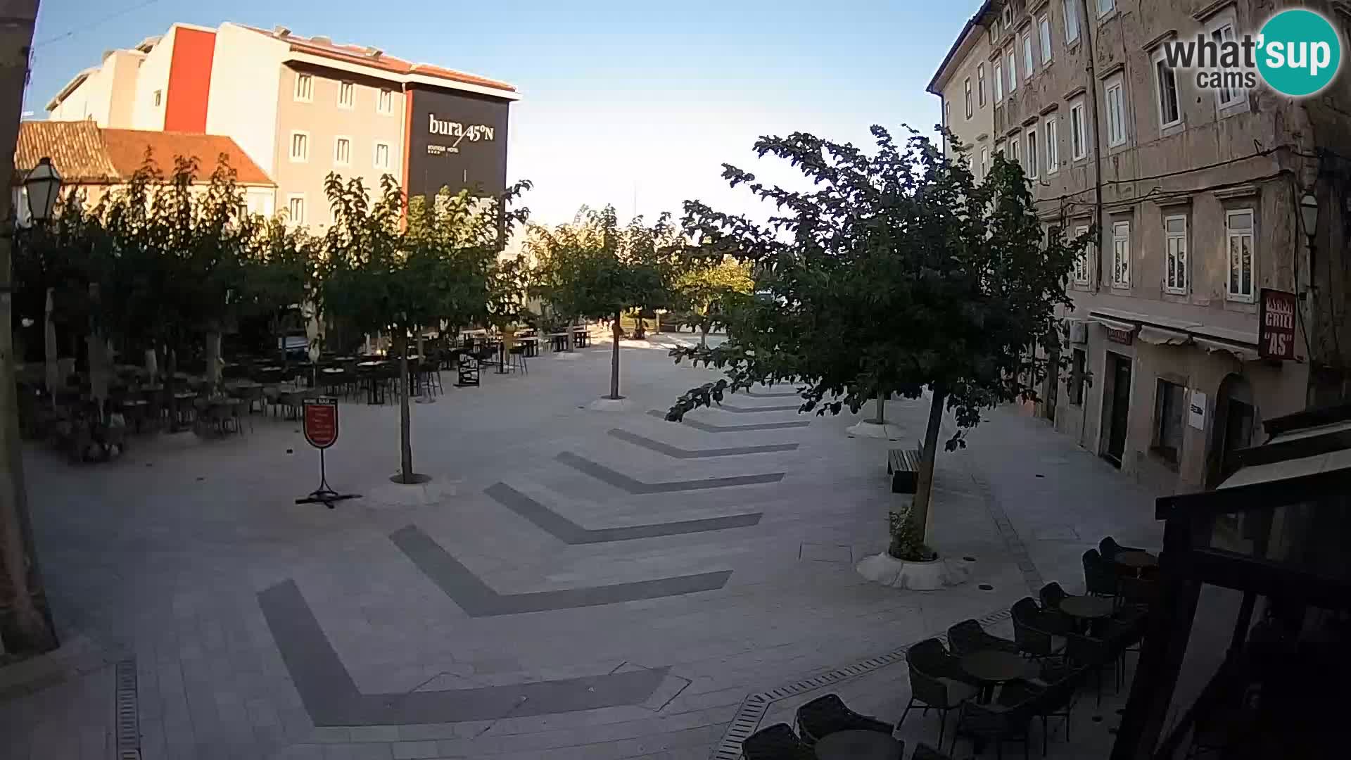 Centar grada Senja – Pavlinski trg – web kamere Dalmacija