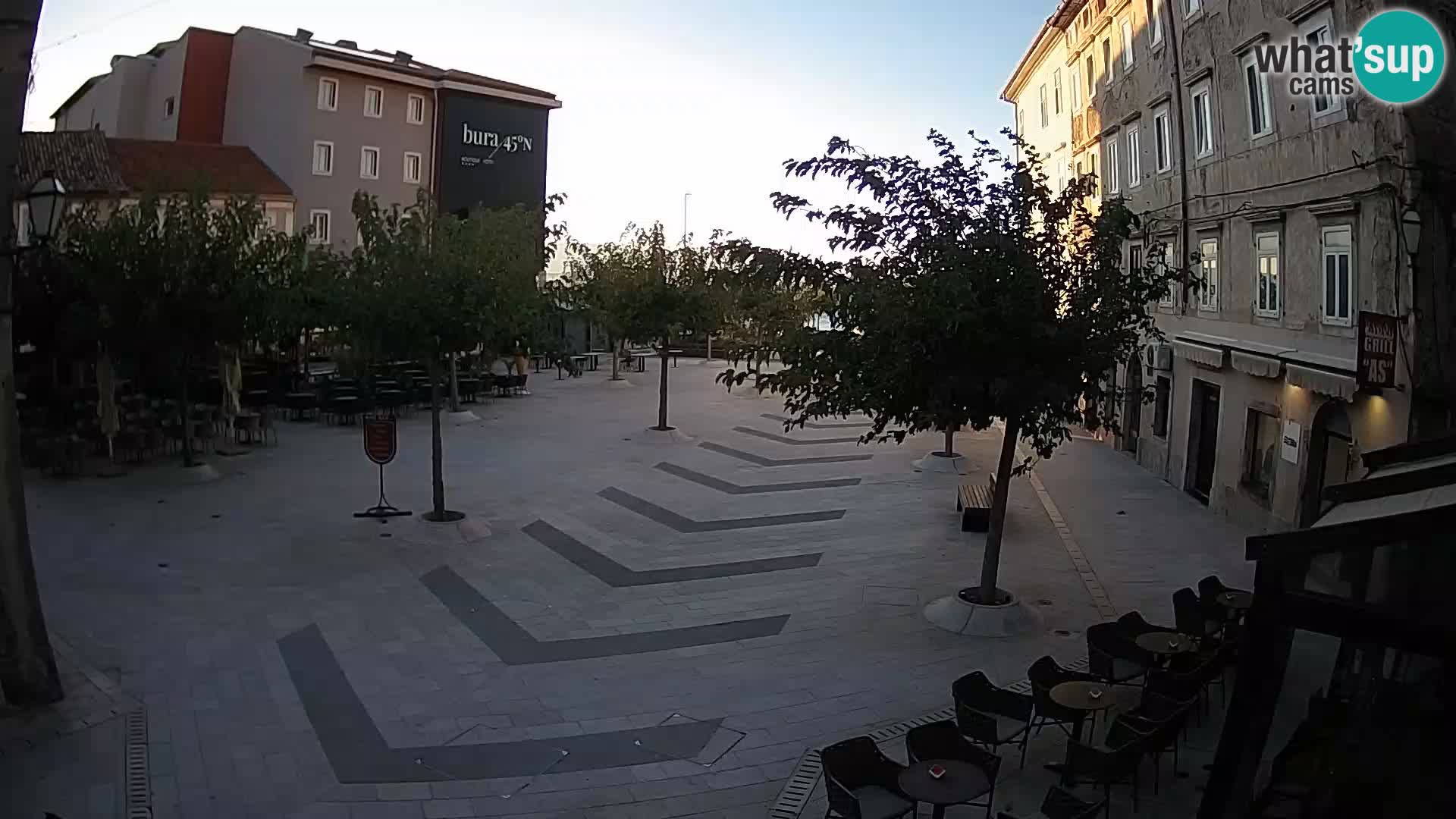 Centar grada Senja – Pavlinski trg – web kamere Dalmacija