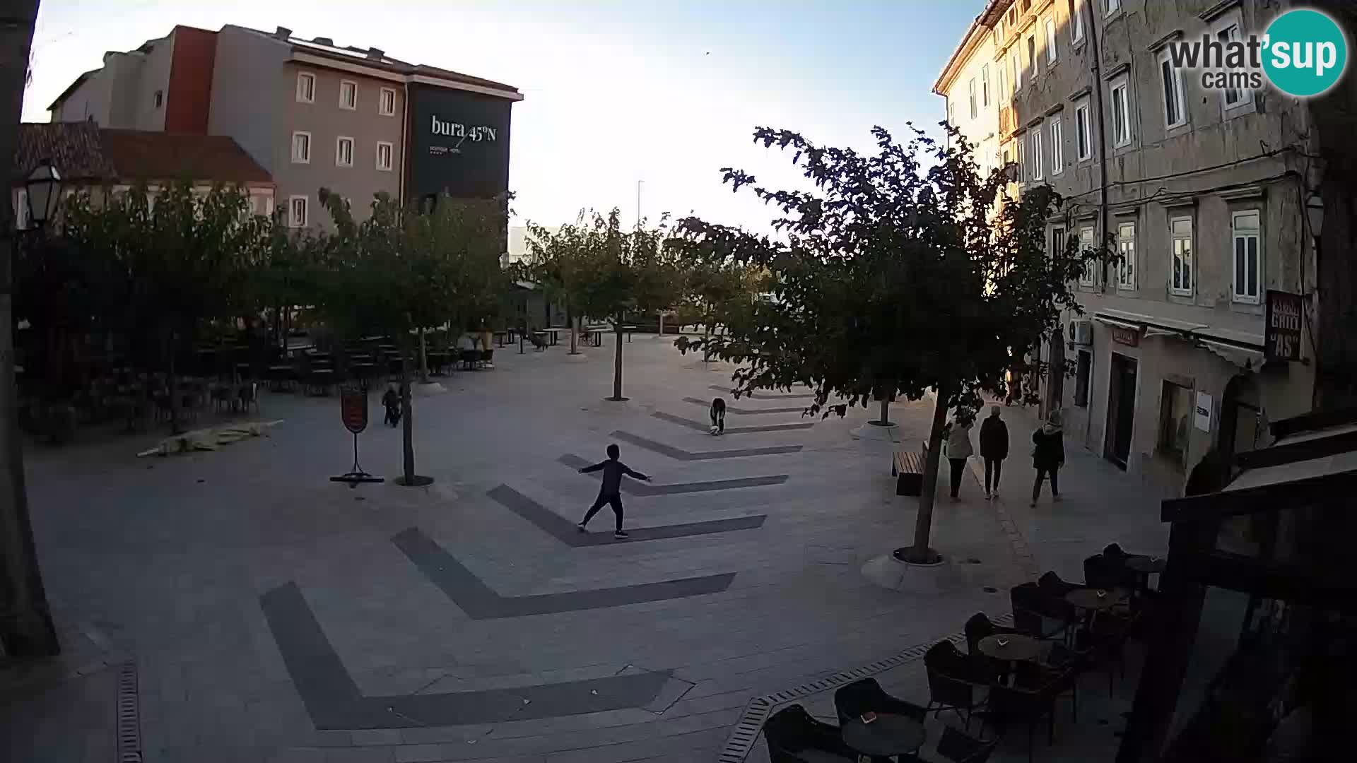 Centar grada Senja – Pavlinski trg – web kamere Dalmacija