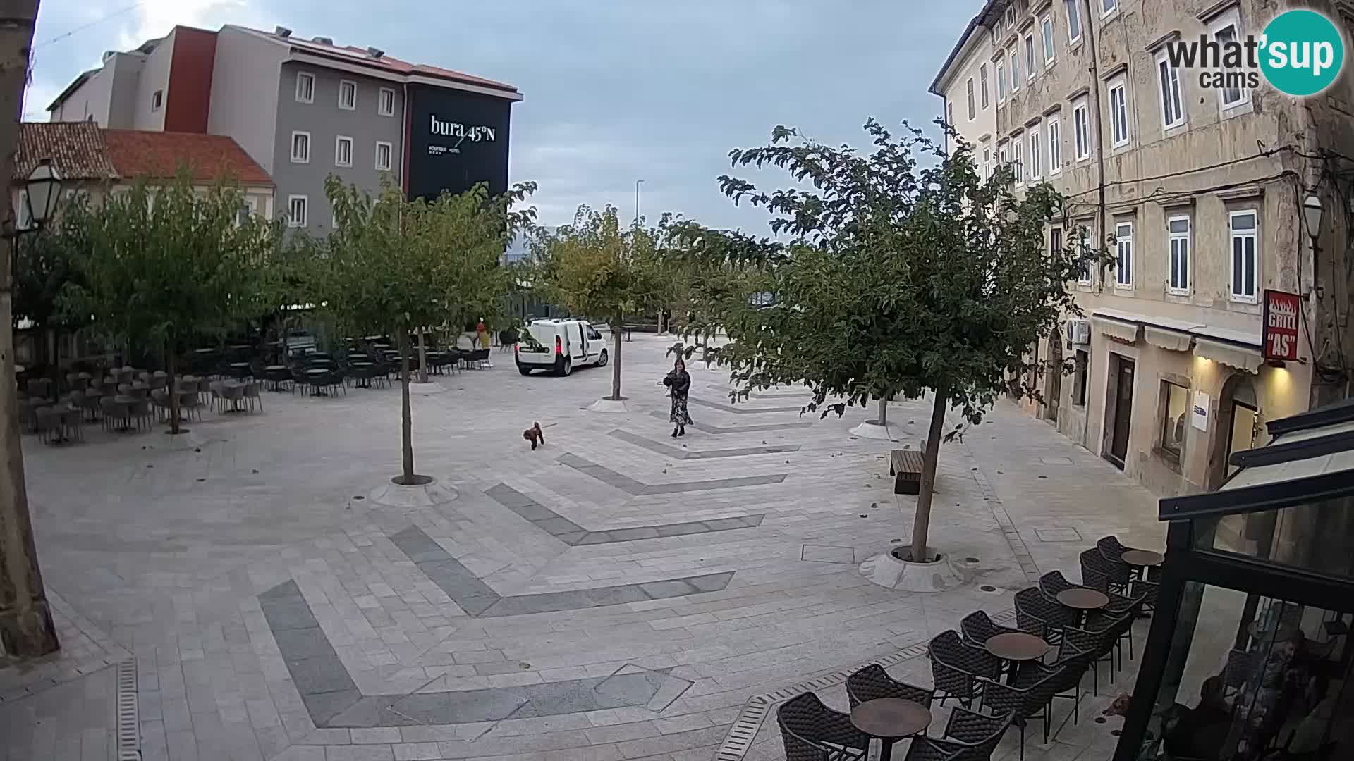 Centar grada Senja – Pavlinski trg – web kamere Dalmacija