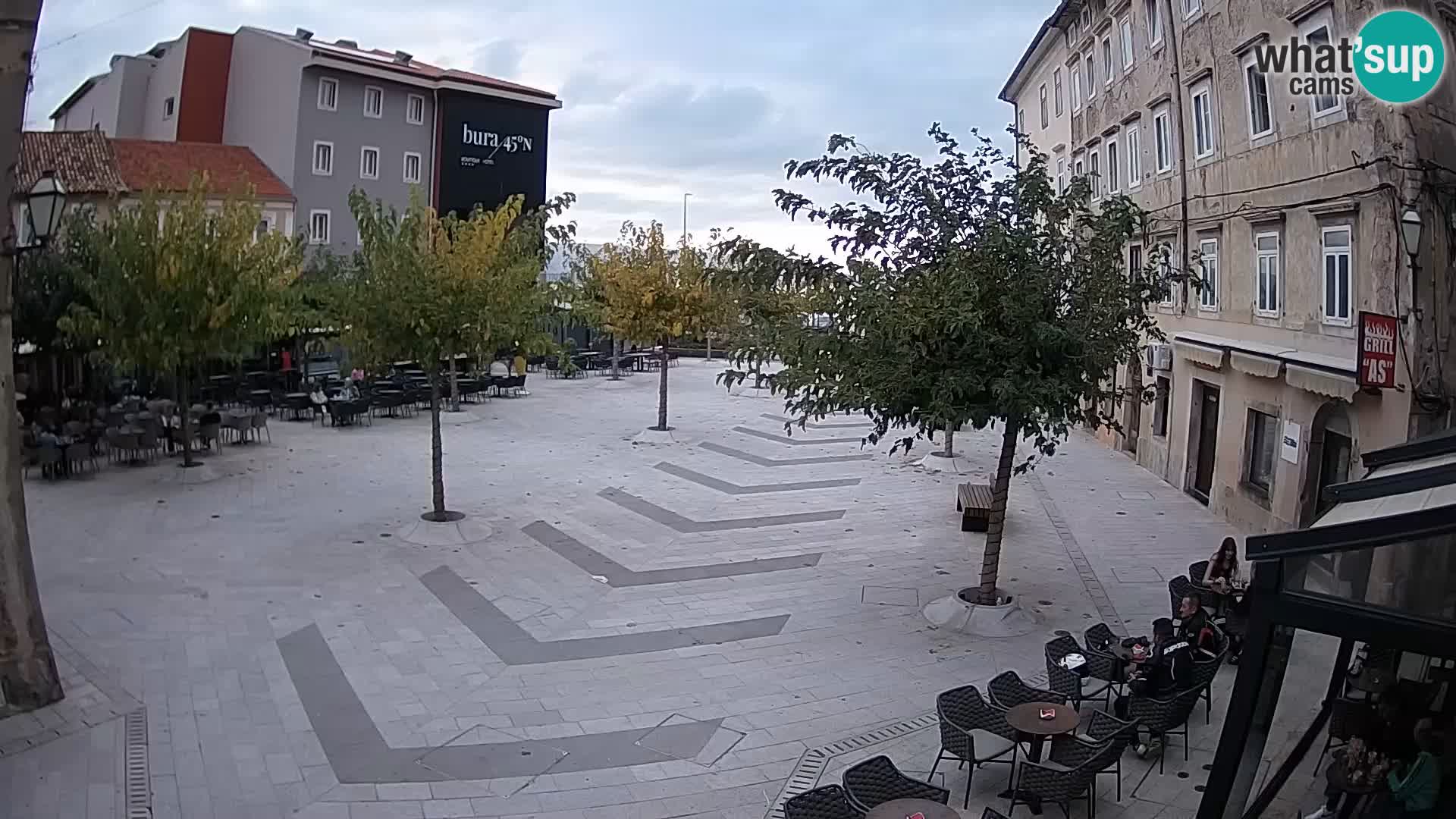 Centar grada Senja – Pavlinski trg – web kamere Dalmacija