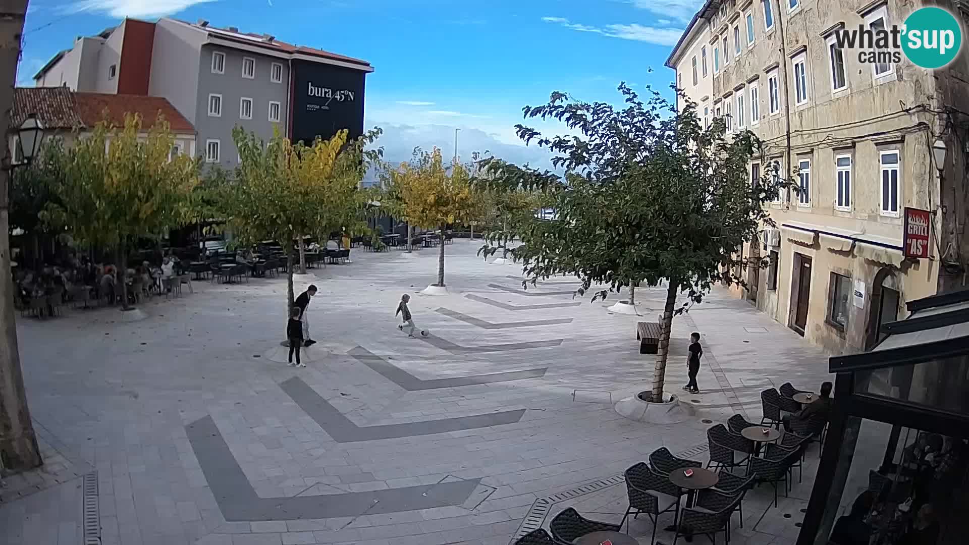 Centar grada Senja – Pavlinski trg – web kamere Dalmacija