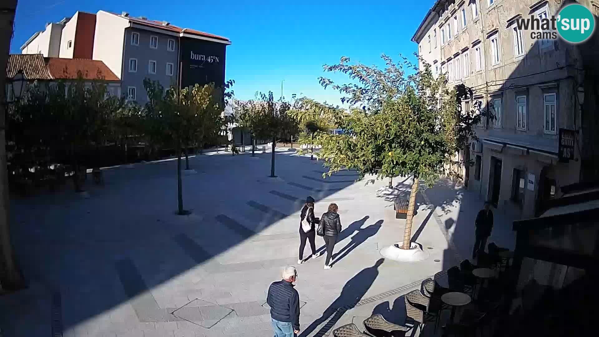 Centar grada Senja – Pavlinski trg – web kamere Dalmacija