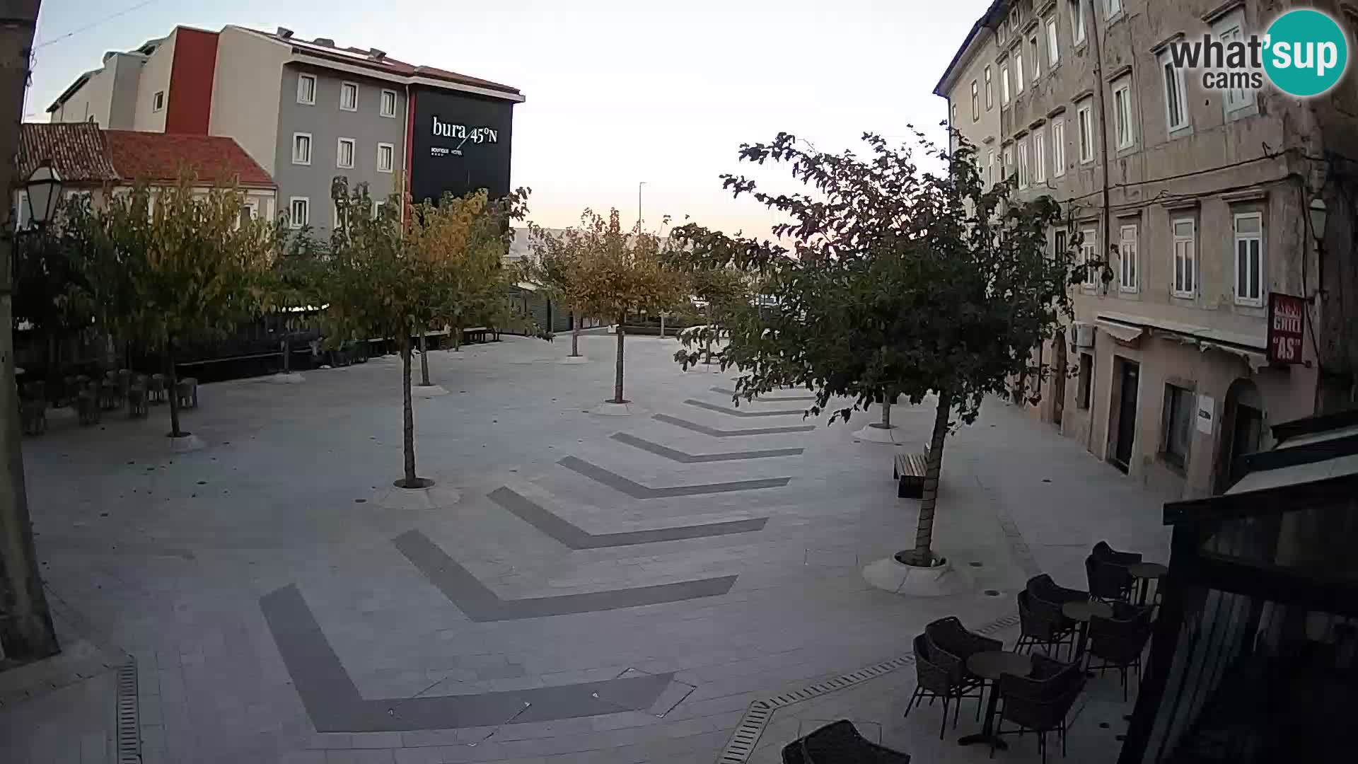 Centar grada Senja – Pavlinski trg – web kamere Dalmacija