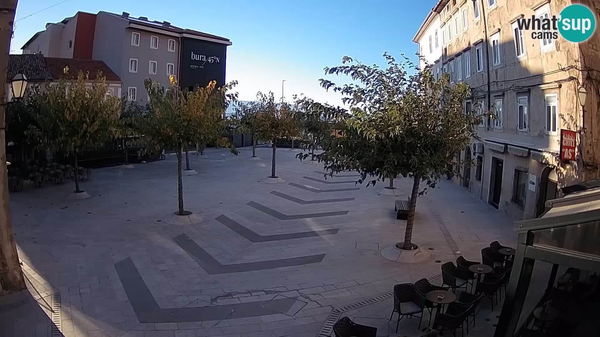 Centar grada Senja – Pavlinski trg – web kamere Dalmacija