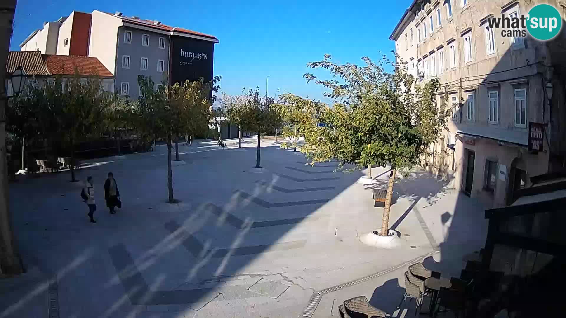 Centar grada Senja – Pavlinski trg – web kamere Dalmacija