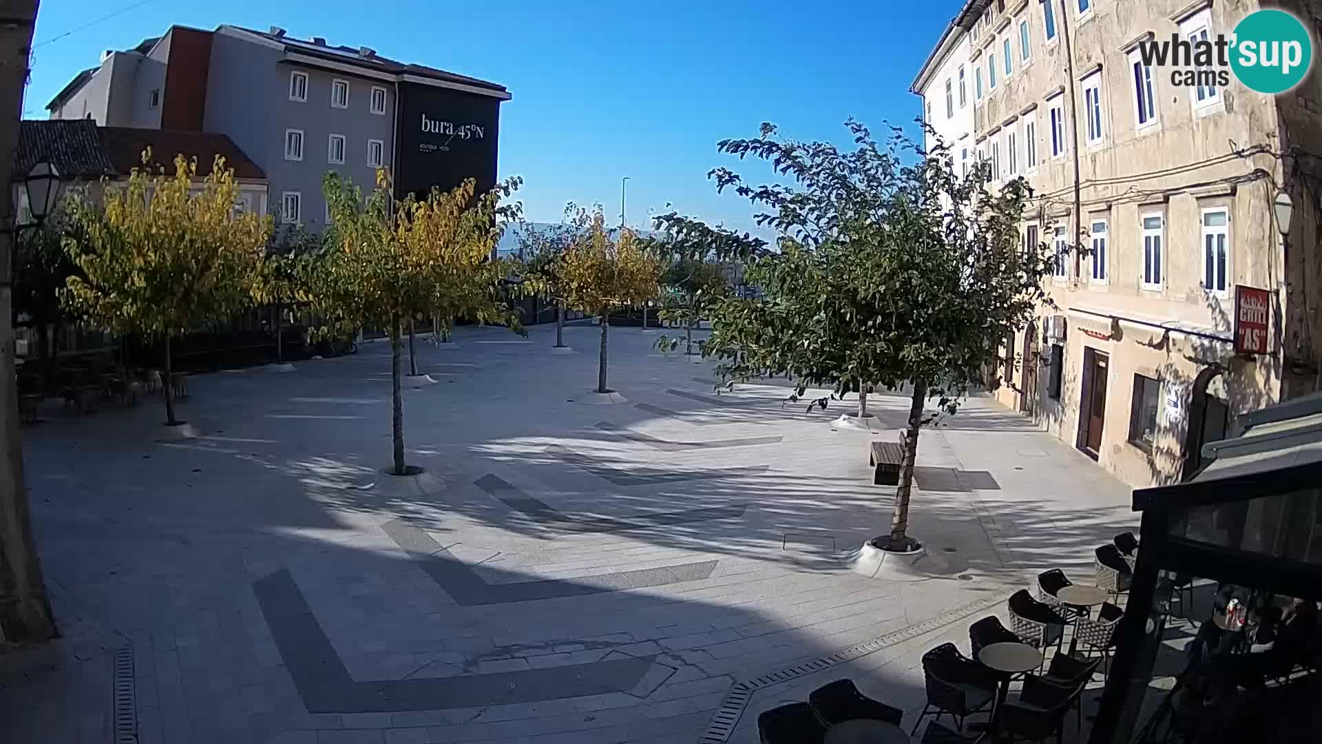 Centar grada Senja – Pavlinski trg – web kamere Dalmacija