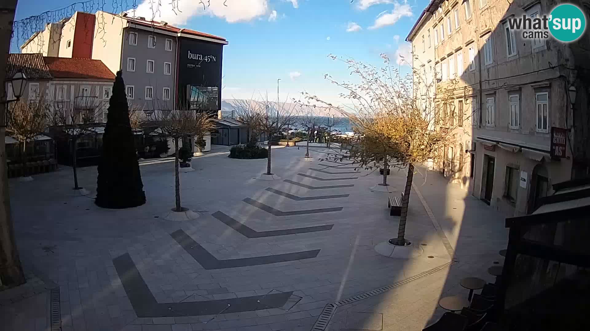 Centar grada Senja – Pavlinski trg – web kamere Dalmacija