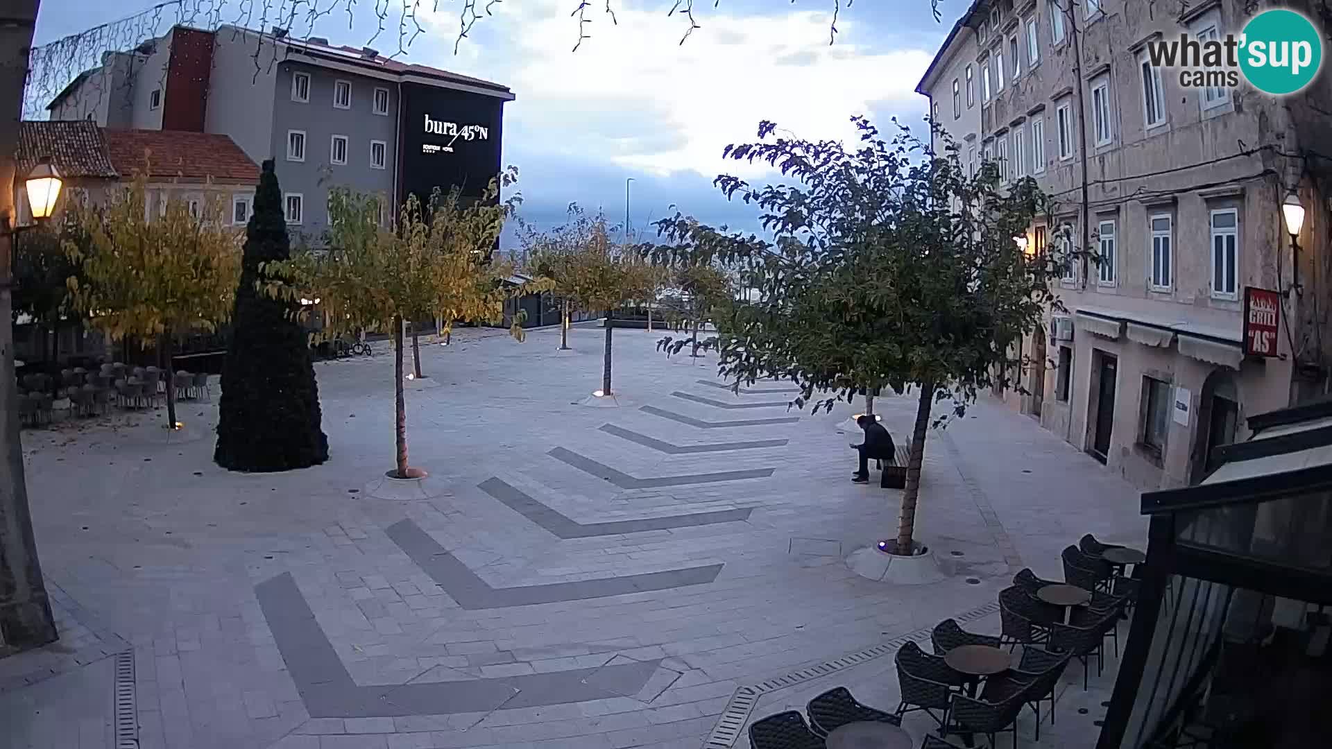 Centar grada Senja – Pavlinski trg – web kamere Dalmacija