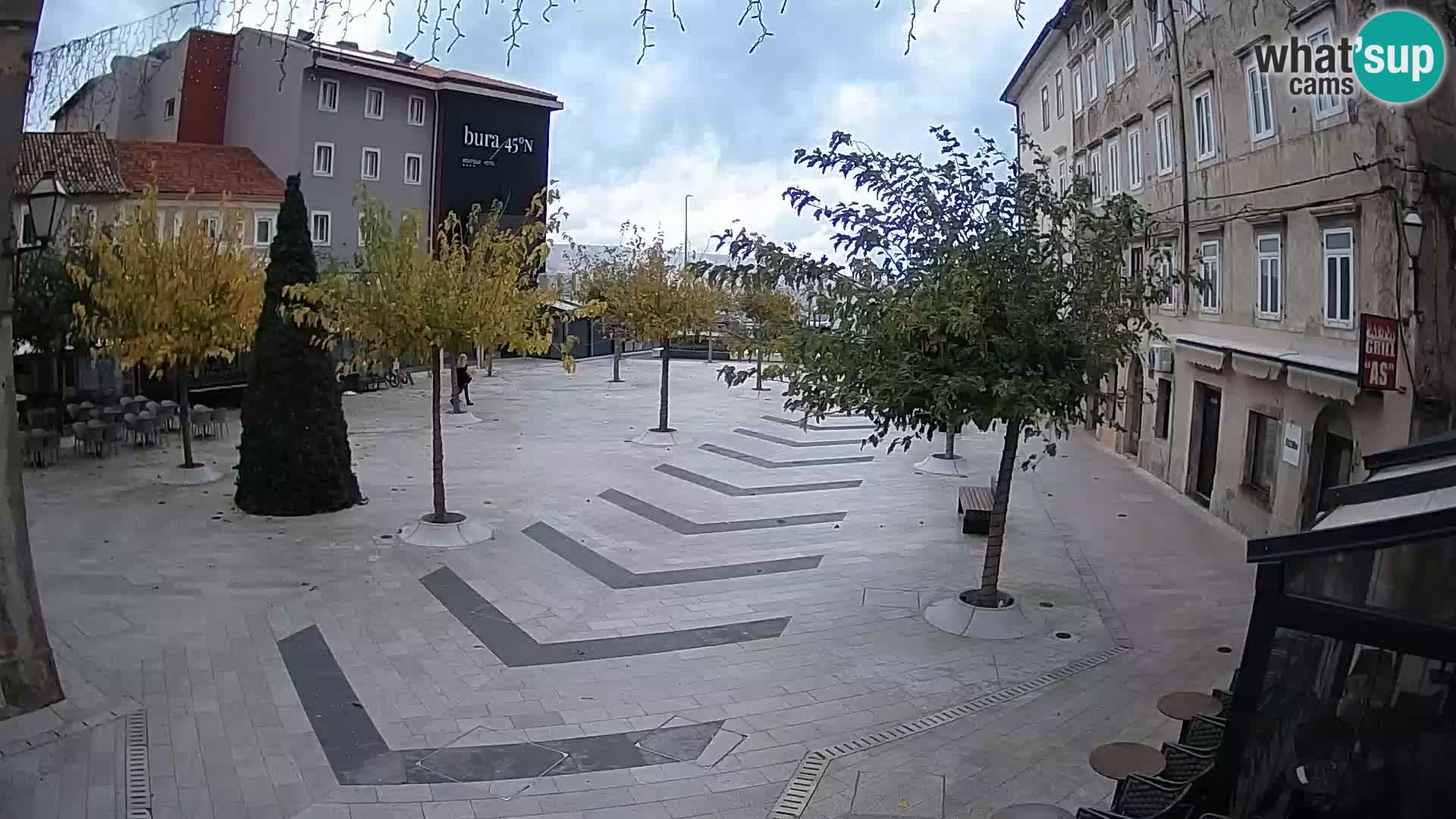 Centar grada Senja – Pavlinski trg – web kamere Dalmacija