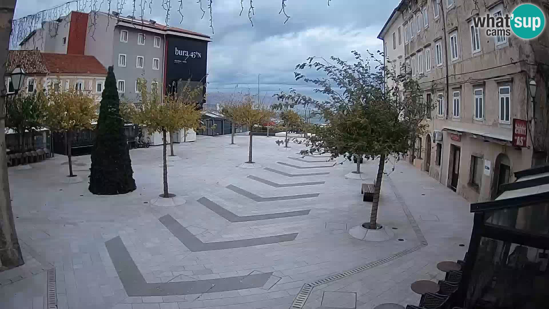 Centar grada Senja – Pavlinski trg – web kamere Dalmacija