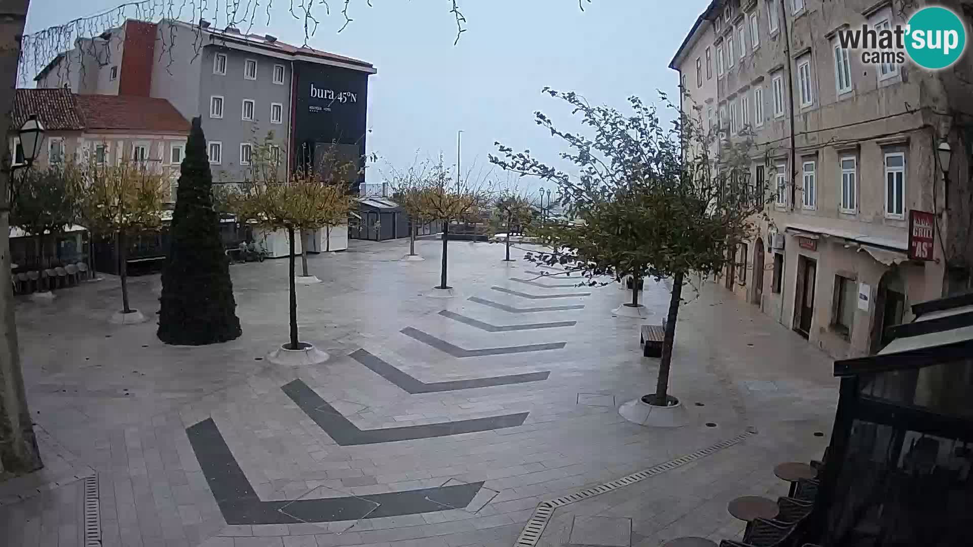 Centar grada Senja – Pavlinski trg – web kamere Dalmacija