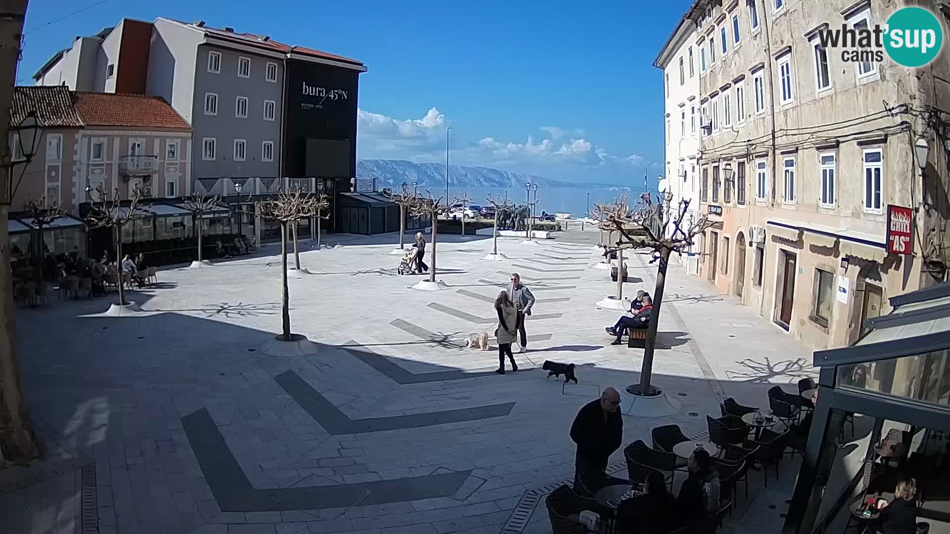 Center mesta Senj – Pavlinski trg – spletne kamere Dalmacija