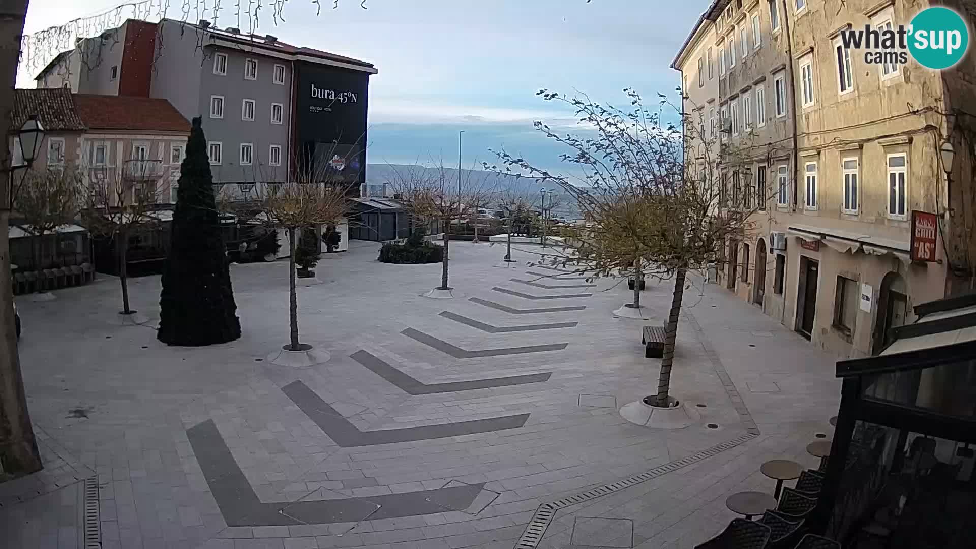 Zentrum der Stadt Senj – Pavlin platz – Live Cam Dalmatia