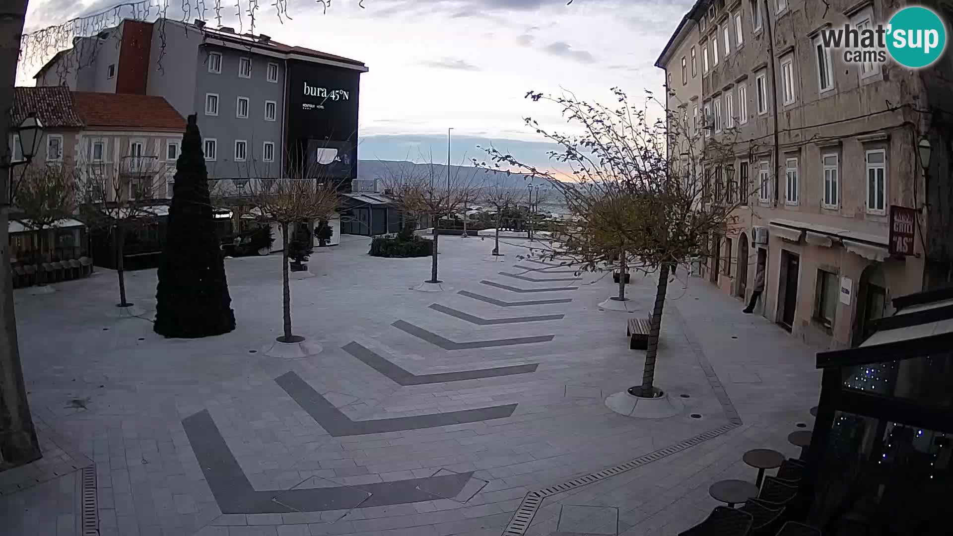 Centar grada Senja – Pavlinski trg – web kamere Dalmacija