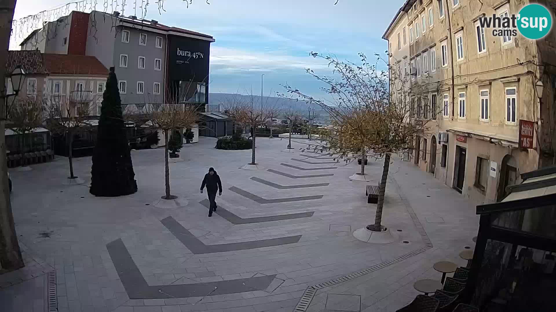 Centar grada Senja – Pavlinski trg – web kamere Dalmacija