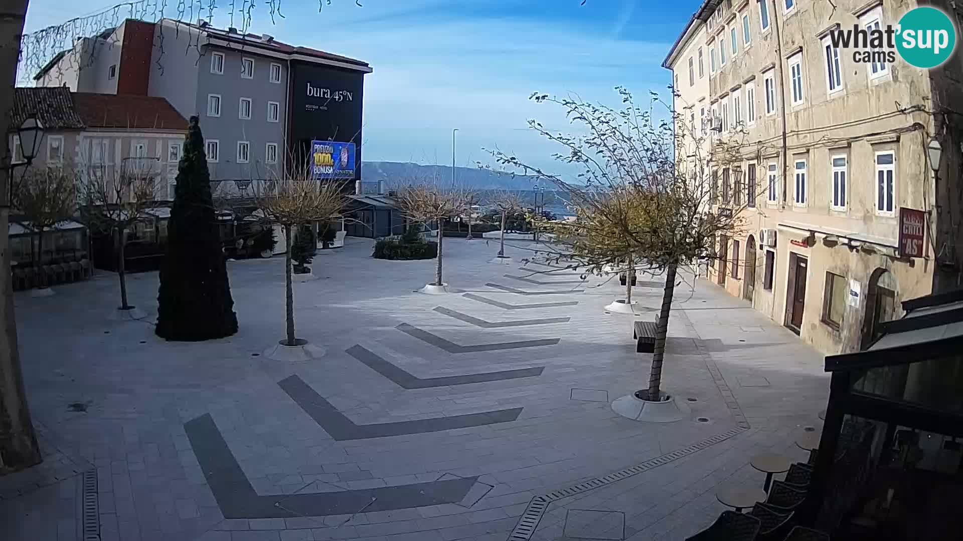 Centar grada Senja – Pavlinski trg – web kamere Dalmacija