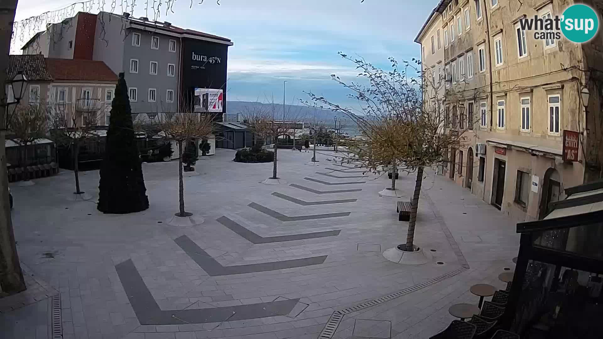 Centar grada Senja – Pavlinski trg – web kamere Dalmacija